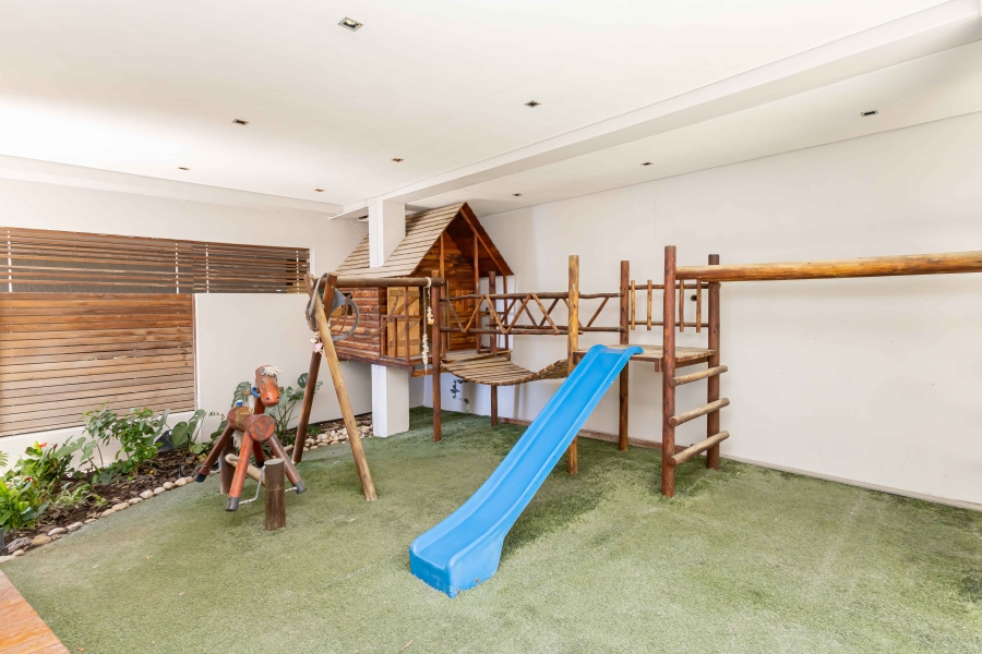 To Let 6 Bedroom Property for Rent in Bantry Bay Western Cape